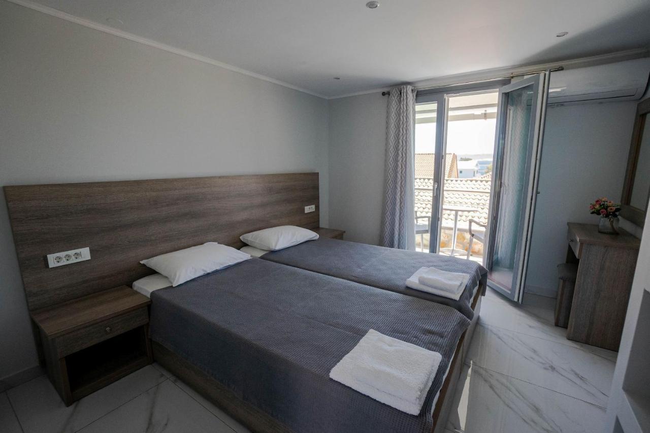 Golden Dolphin Studios & Apartments Alykes  Ngoại thất bức ảnh