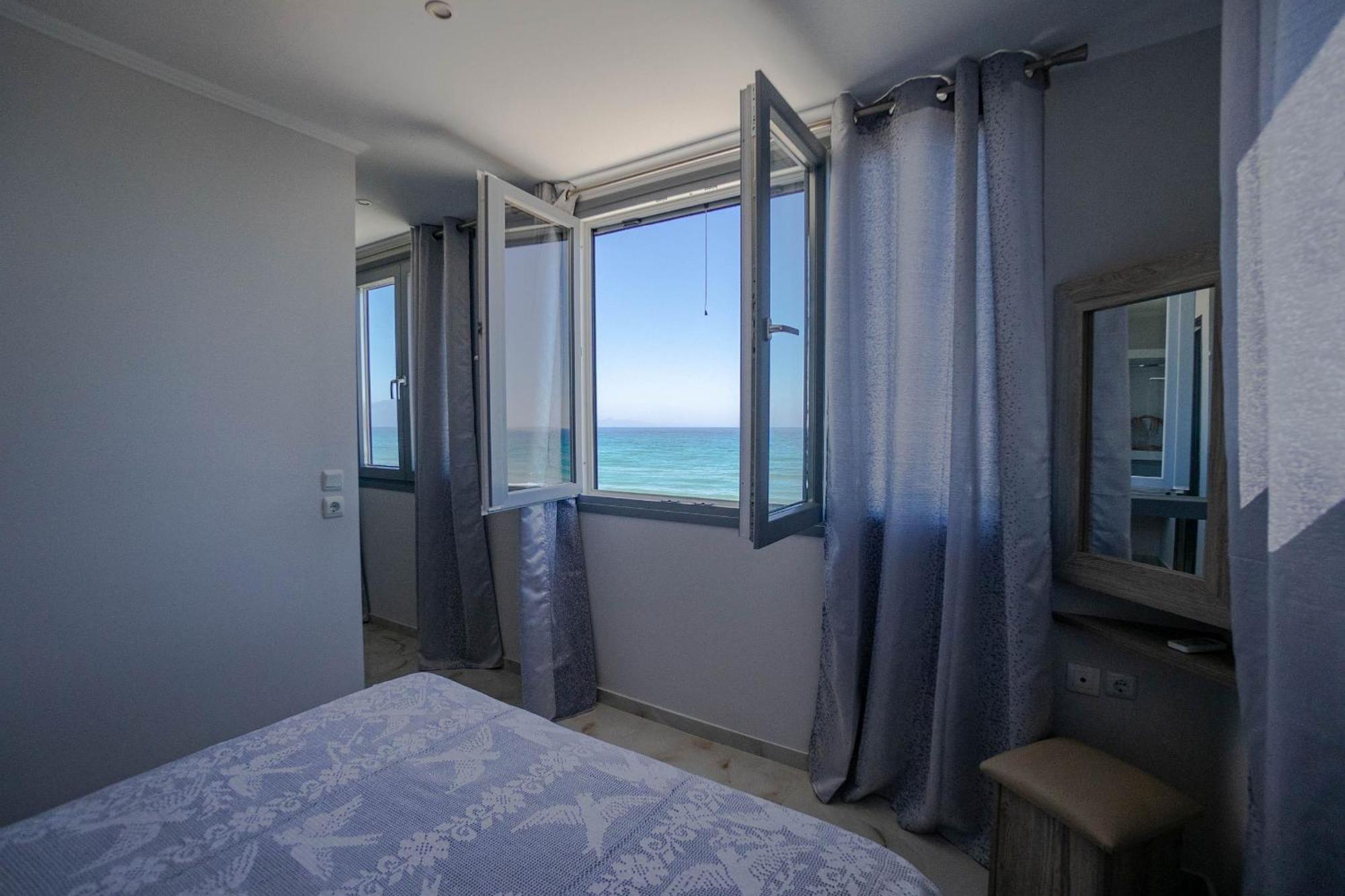 Golden Dolphin Studios & Apartments Alykes  Phòng bức ảnh