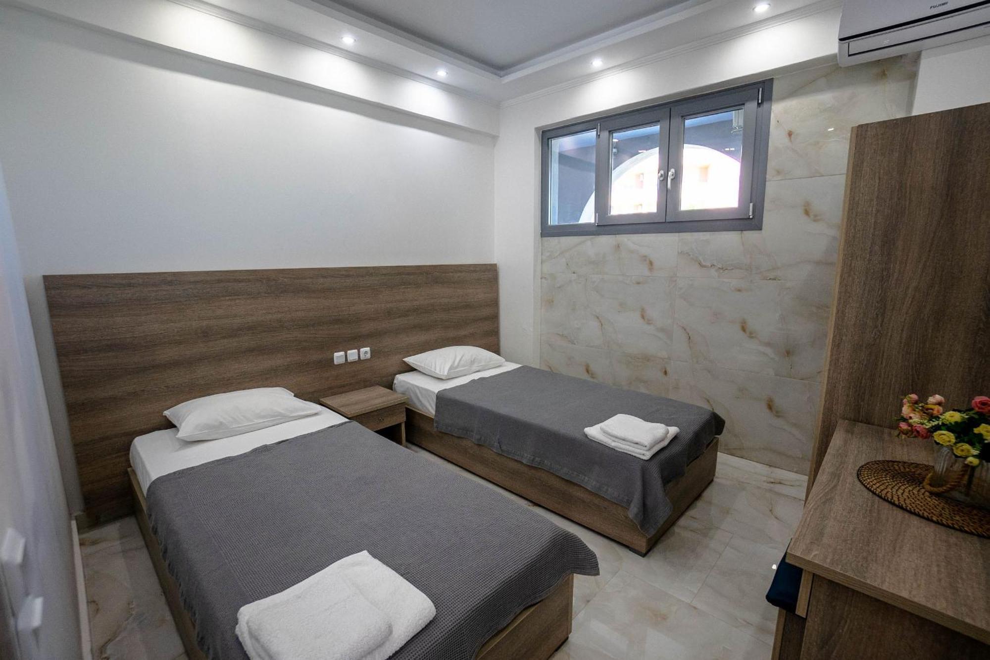 Golden Dolphin Studios & Apartments Alykes  Phòng bức ảnh